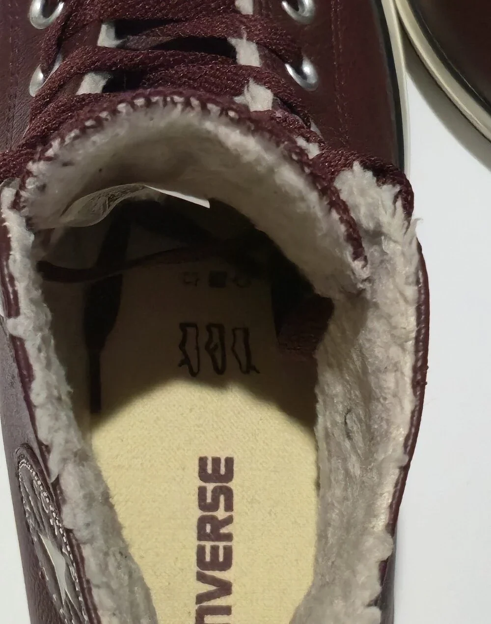 Converse Chuck Taylor Leather Faux Fur Lined Hi-Top Burgundy Sneaker Womens 10